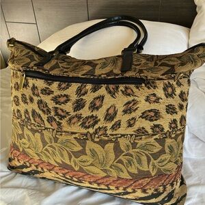 Bueno Black/Tan/Gold Tapestry Patterned Handle/Shoulder travel Bag 18”W 14”L 4”D